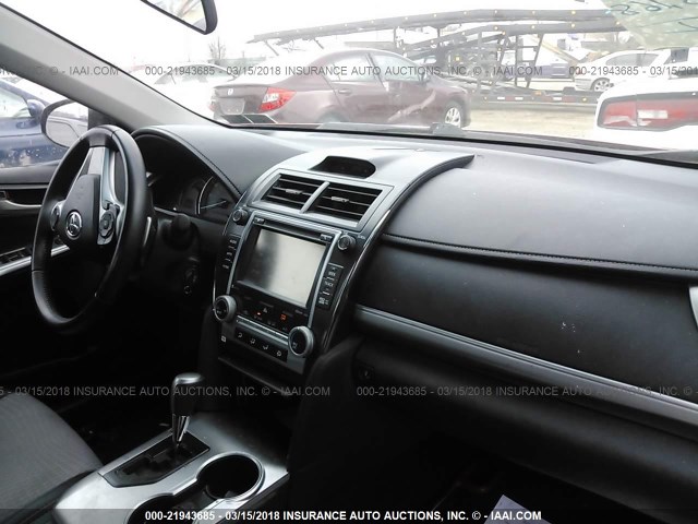 4T1BF1FK1EU800856 - 2014 TOYOTA CAMRY L/SE/LE/XLE წითელი ფოტო 5