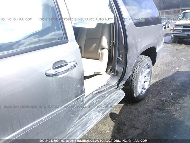 1GKS2MEF4CR262373 - 2012 GMC YUKON XL DENALI Champagne photo 6