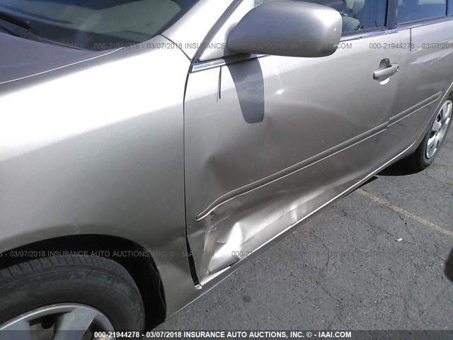 JTDBE32KX20023699 - 2002 TOYOTA CAMRY LE/XLE/SE GOLD photo 6