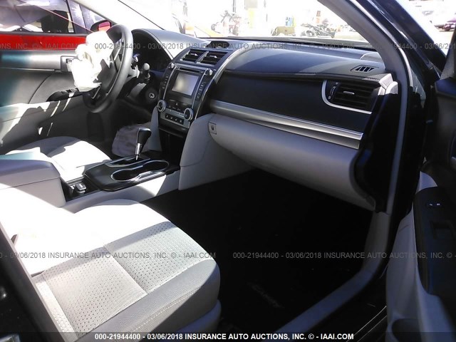 4T4BF1FK3ER424747 - 2014 TOYOTA CAMRY L/SE/LE/XLE 蓝色 照片 5