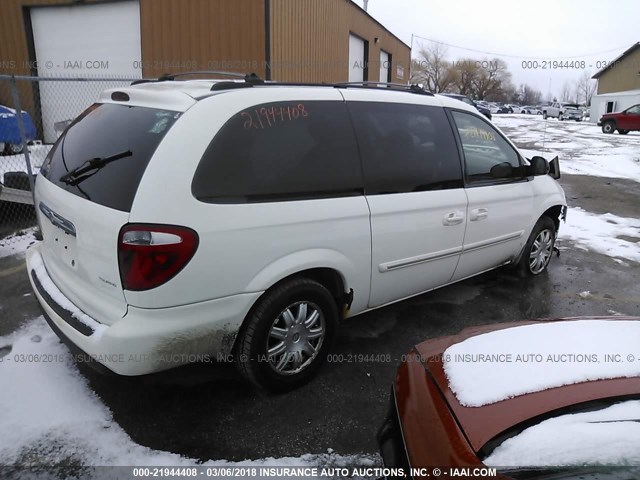 2C4GP54L65R413176 - 2005 CHRYSLER TOWN & COUNTRY TOURING WHITE photo 4