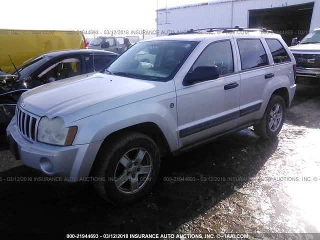 1J8HR48N45C586538 - 2005 JEEP GRAND CHEROKEE LAREDO/COLUMBIA/FREEDOM SILVER photo 2