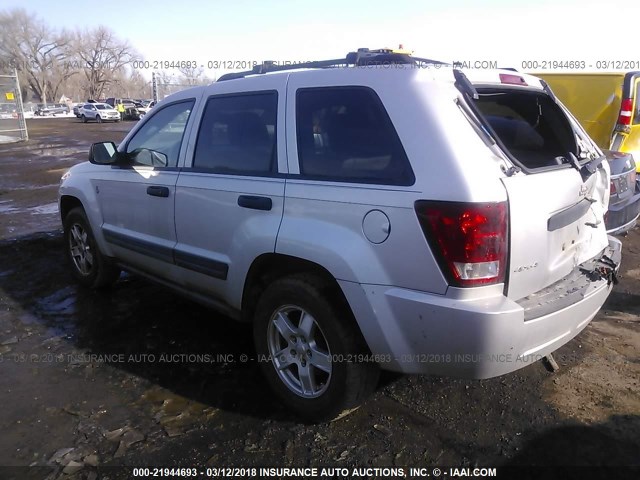 1J8HR48N45C586538 - 2005 JEEP GRAND CHEROKEE LAREDO/COLUMBIA/FREEDOM SILVER photo 3