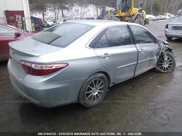4T1BF1FK3HU283791 - 2017 TOYOTA CAMRY LE/XLE/SE/XSE SILVER photo 4