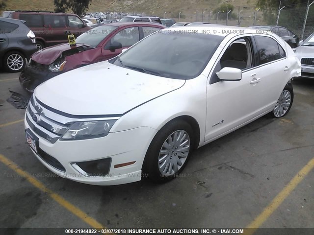 3FADP0L38AR390906 - 2010 FORD FUSION HYBRID WHITE photo 2