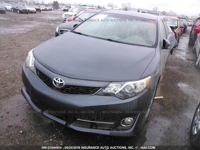 4T1BF1FK0CU097859 - 2012 TOYOTA CAMRY SE/LE/XLE GRAY photo 2