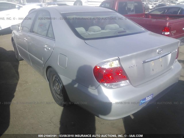 4T1BE32K85U551248 - 2005 TOYOTA CAMRY LE/XLE/SE SILVER photo 3