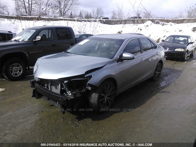 4T1BF1FK6GU508462 - 2016 TOYOTA CAMRY LE/XLE/SE/XSE SILVER photo 2