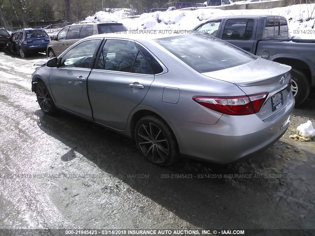 4T1BF1FK6GU508462 - 2016 TOYOTA CAMRY LE/XLE/SE/XSE SILVER photo 3