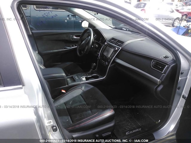 4T1BF1FK6GU508462 - 2016 TOYOTA CAMRY LE/XLE/SE/XSE SILVER photo 5