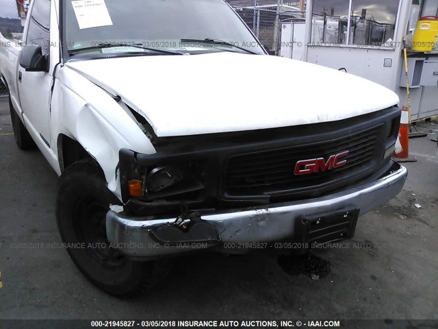 1GTGC24R9WE504925 - 1998 GMC SIERRA C2500 WHITE photo 6