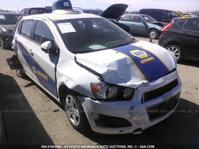 1G1JA6SH7D4224574 - 2013 CHEVROLET SONIC LS WHITE photo 1