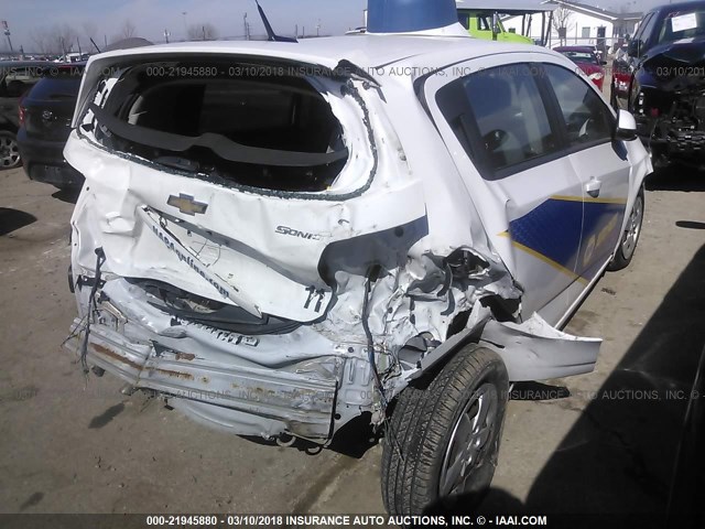1G1JA6SH7D4224574 - 2013 CHEVROLET SONIC LS WHITE photo 4