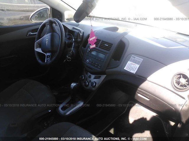 1G1JA6SH7D4224574 - 2013 CHEVROLET SONIC LS WHITE photo 5