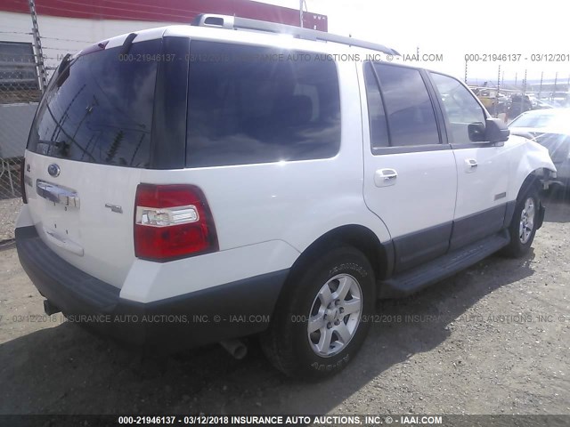 1FMFU15517LA39158 - 2007 FORD EXPEDITION XLT WHITE photo 4