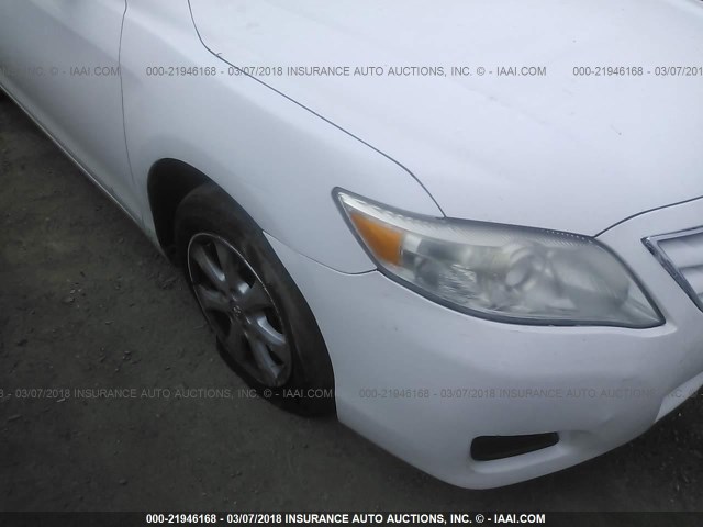 4T1BF3EK8BU656974 - 2011 TOYOTA CAMRY SE/LE/XLE 白色 照片 6