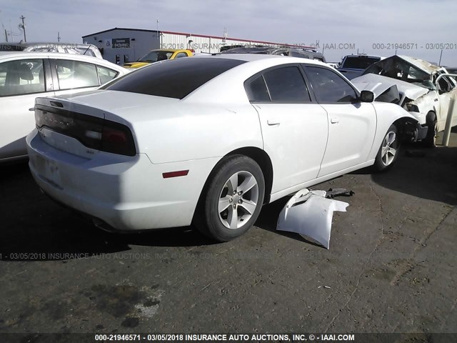 2C3CDXHGXEH258786 - 2014 DODGE CHARGER SXT WHITE photo 4