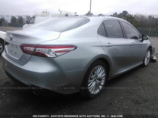 4T1B11HK6JU008787 - 2018 TOYOTA CAMRY L/LE/XLE/SE/XSE SILVER photo 4