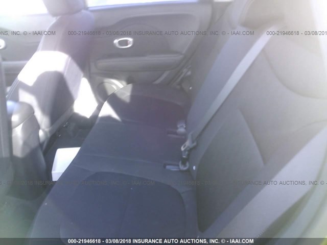 KNDJN2A23F7778715 - 2015 KIA SOUL GREEN photo 8