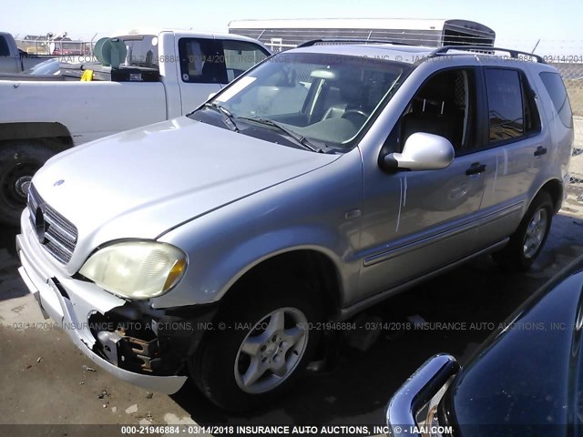 4JGAB54E9YA177181 - 2000 MERCEDES-BENZ ML 320 SILVER photo 2