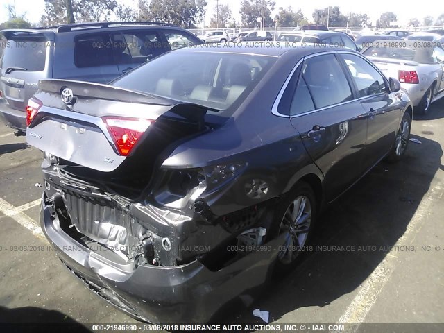 4T1BF1FK9HU376752 - 2017 TOYOTA CAMRY LE/XLE/SE/XSE GRAY photo 4