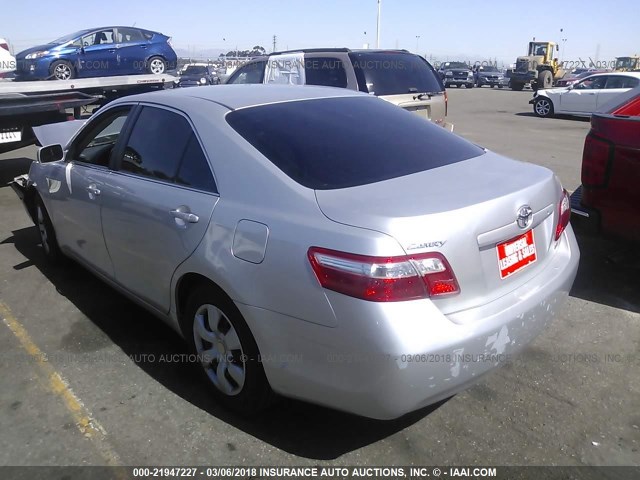 4T4BE46K99R101801 - 2009 TOYOTA CAMRY SE/LE/XLE SILVER photo 3