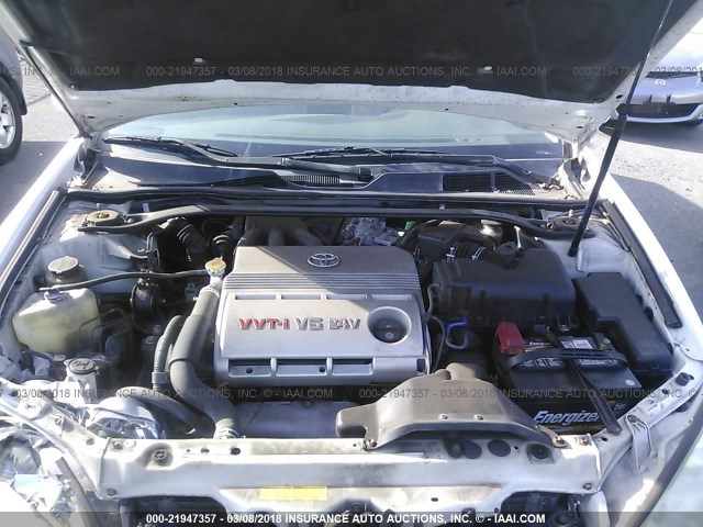 JTDBF32K530150634 - 2003 TOYOTA CAMRY LE/XLE Սպիտակ լուսանկար 10
