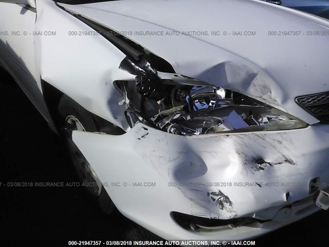 JTDBF32K530150634 - 2003 TOYOTA CAMRY LE/XLE WHITE photo 6