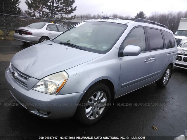 KNDMB233386239421 - 2008 KIA SEDONA EX/LX SILVER photo 2