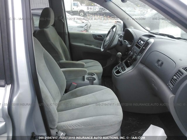 KNDMB233386239421 - 2008 KIA SEDONA EX/LX SILVER photo 5