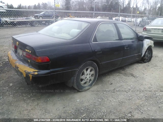 4T1BF22K9VU032118 - 1997 TOYOTA CAMRY CE/LE/XLE BLACK photo 4
