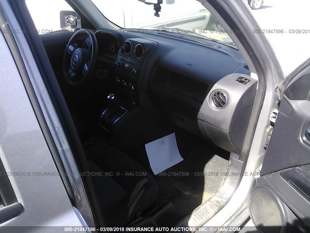 1C4NJPBB6GD648911 - 2016 JEEP PATRIOT SPORT SILVER photo 5