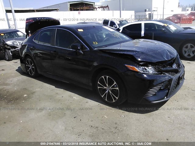 4T1B11HK4JU560448 - 2018 TOYOTA CAMRY L/LE/XLE/SE/XSE BLACK photo 1