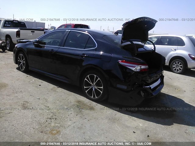 4T1B11HK4JU560448 - 2018 TOYOTA CAMRY L/LE/XLE/SE/XSE BLACK photo 3