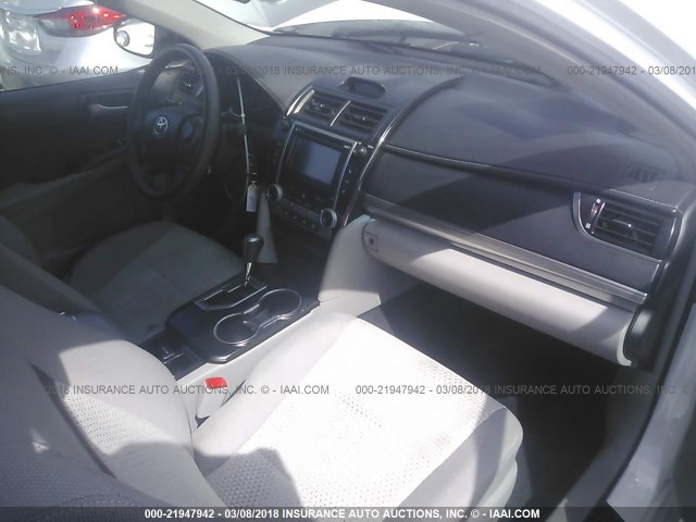 4T1BF1FK5DU215566 - 2013 TOYOTA CAMRY L/SE/LE/XLE WHITE photo 5