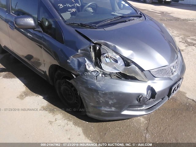 JHMGE8H31CS005552 - 2012 HONDA FIT GRAY photo 6