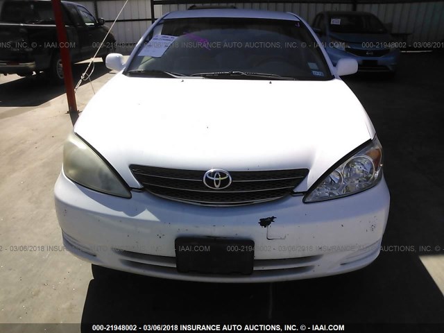 JTDBE32K420078360 - 2002 TOYOTA CAMRY LE/XLE/SE Ақ фото 6
