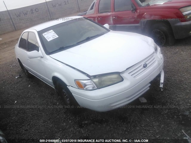 JT2BG22KXW0254976 - 1998 TOYOTA CAMRY CE/LE/XLE WHITE photo 1