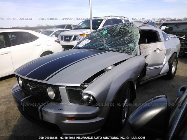 1ZVHT82H765173941 - 2006 FORD MUSTANG GT SILVER photo 2