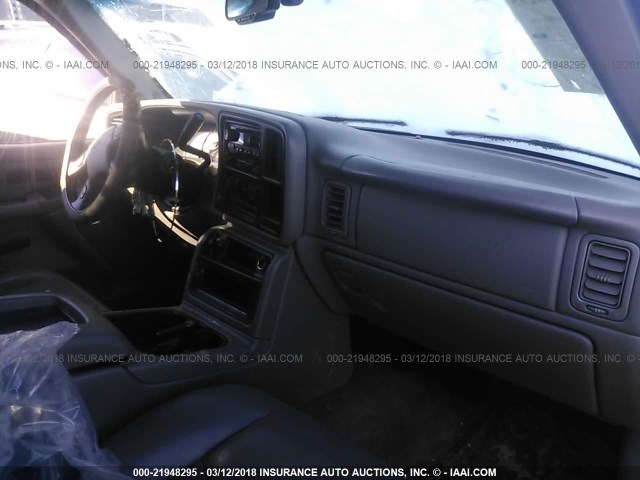 1GCHK23235F872912 - 2005 CHEVROLET SILVERADO K2500 HEAVY DUTY BLACK photo 5