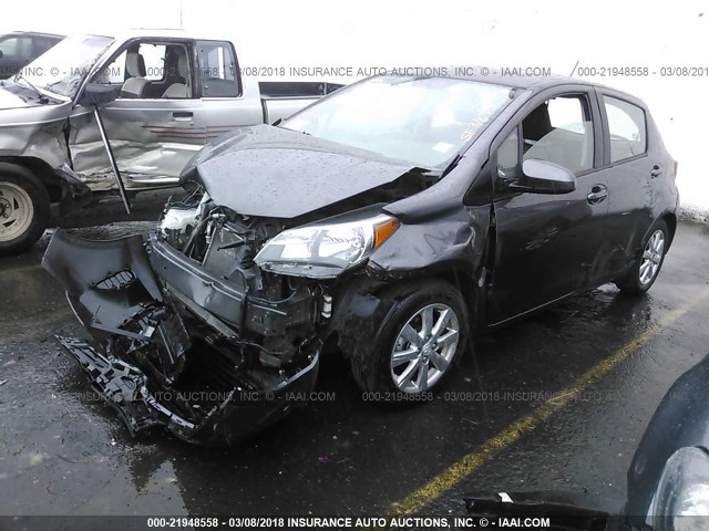 VNKKTUD32FA019655 - 2015 TOYOTA YARIS GRAY photo 2