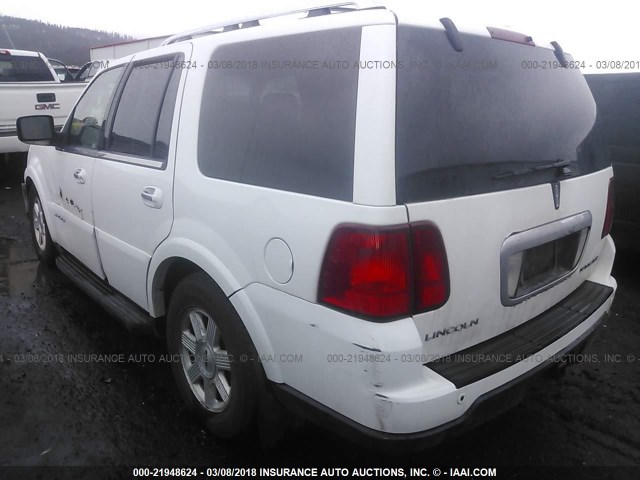 5LMFU285X6LJ24867 - 2006 LINCOLN NAVIGATOR WHITE photo 3