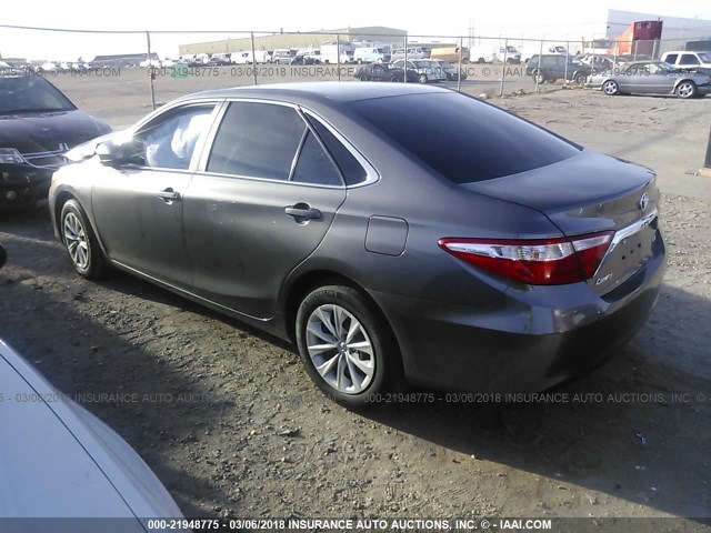 4T4BF1FK5GR534072 - 2016 TOYOTA CAMRY LE/XLE/SE/XSE GRAY photo 3