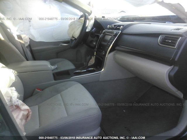 4T4BF1FK5GR534072 - 2016 TOYOTA CAMRY LE/XLE/SE/XSE GRAY photo 5
