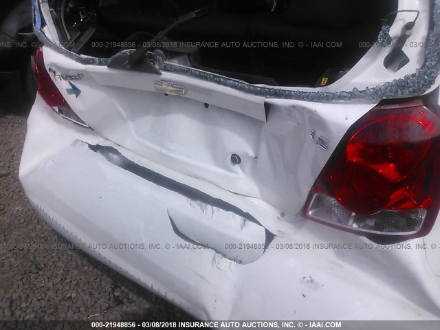 KL1TD66617B745944 - 2007 CHEVROLET AVEO LS WHITE photo 6