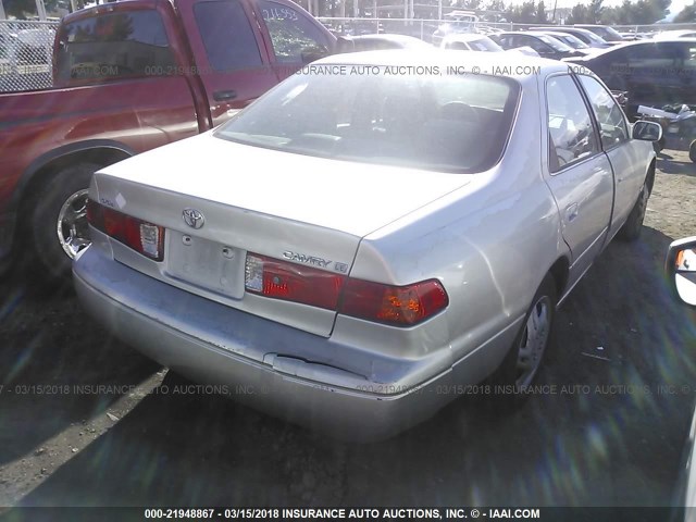 JT2BG22K7Y0430921 - 2000 TOYOTA CAMRY CE/LE/XLE SILVER photo 4