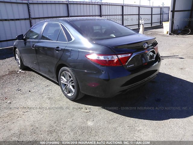 4T1BF1FK9GU555372 - 2016 TOYOTA CAMRY LE/XLE/SE/XSE BLACK photo 3
