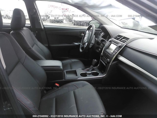 4T1BF1FK9GU555372 - 2016 TOYOTA CAMRY LE/XLE/SE/XSE BLACK photo 5