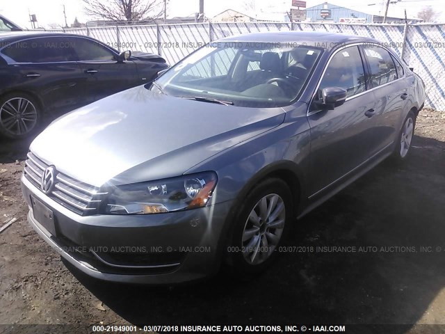 1VWBH7A35DC129016 - 2013 VOLKSWAGEN PASSAT SE GRAY photo 2