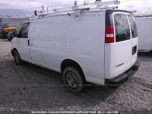 1GCGG25C291109933 - 2009 CHEVROLET EXPRESS G2500  WHITE photo 3